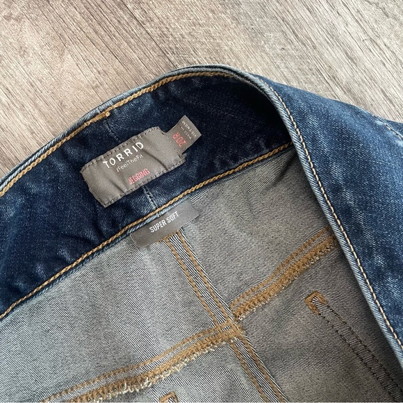 TORRID Jegging Skinny Super Soft High-Rise Deconstructed Jeans - Picture 8 of 12